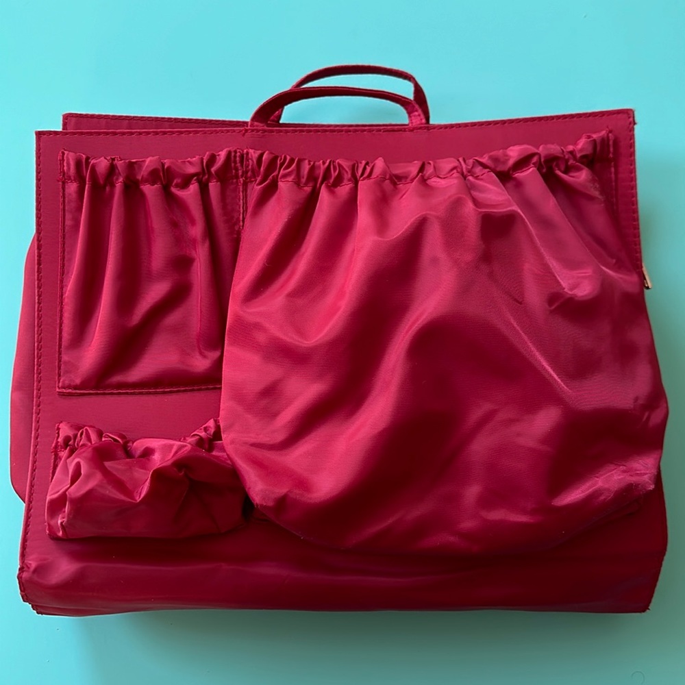 ToteSavvy Deluxe in Red.
